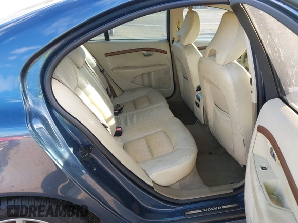 2008 Volvo S80 3.2L with VIN YV1AS982081072485, listed as a IAAI auction lot 41687898 with 1 mi miles. Bid and sale history available at carsss.com. Image 8.
