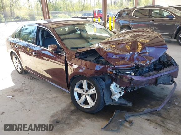2013 Volkswagen Passat SE w/Sunroof & Nav with VIN 1VWBP7A31DC049778, listed as a IAAI auction lot 42087235 with 197,784 mi miles. Bid and sale history available at carsss.com. Image 1.