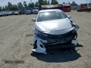 2021 Toyota Prius LE z VIN JTDKAMFP7M3191079, wystawiony jako Copart lot #57529195 z przebiegiem 52 809 mil mil oraz Szkoda całkowita • Salvage title. Historia ofert i sprzedaży dostępna na DreamBid. Obrazek 13.