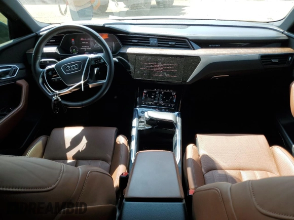 2021 Audi e-tron Sportback Prestige z VIN WA13ABGE6MB007966, wystawiony jako Copart lot #64278064 z przebiegiem 26 989 mil mil oraz Szkody całkowita. Historia ofert i sprzedaży dostępna na DreamBid. Obrazek 8.