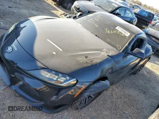 2021 Toyota Supra 2.0 z VIN WZ1DB2C07MW037361, wystawiony jako Copart lot #67193482 z przebiegiem 9662 mil mil oraz . Historia ofert i sprzedaży dostępna na DreamBid. Obrazek 2.