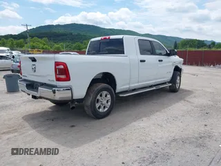 2022 Ram 2500 Big Horn with VIN 3C6UR5MJ0NG383441, listed as a IAAI auction lot 42368641 with 27,903 mi miles and . Bid and sale history available at DreamBid. Image 4.