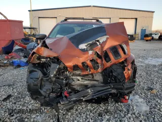 2016 Jeep Cherokee Trailhawk with VIN 1C4PJMBSXGW286822, listed as a Copart auction lot 42823545 with 66,898 mi miles and Salvage title. Bid and sale history available at DreamBid. Image 5.