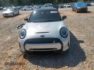 2023 MINI Hardtop Cooper SE z VIN WMW13DJ06P2S79659, wystawiony jako Copart lot #49746775 z przebiegiem 41 559 mil mil oraz Szkoda całkowita • Salvage title. Historia ofert i sprzedaży dostępna na DreamBid. Obrazek 11.