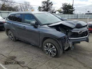 2024 Toyota Highlander LE z VIN 5TDKDRAH8RS053920, wystawiony jako Copart lot #51061275 z przebiegiem 30 334 mil mil oraz Tytuł czysty. Historia ofert i sprzedaży dostępna na DreamBid. Obrazek 4.