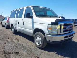 2008 Ford Econoline Passenger XL with VIN 1FBNE31L98DA84670, listed as a IAAI auction lot 42042417 with 216,868 mi miles. Bid and sale history available at carsss.com. Image 1.