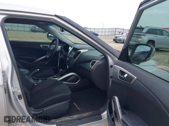 2012 Hyundai Veloster w/Gray Int с VIN KMHTC6AD5CU036042, выставлен на аукционе IAAI как лот 42423678 с пробегом 132 909 миль миль и . История ставок и продаж доступна на DreamBid. Изображение 5.