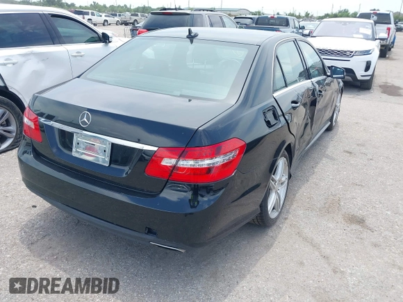 2013 Mercedes-Benz E 350 Luxury z VIN WDDHF5KB8DA727907, wystawiony jako IAAI lot #42476164 z przebiegiem 195 140 mil mil oraz . Historia ofert i sprzedaży dostępna na DreamBid. Obrazek 4.