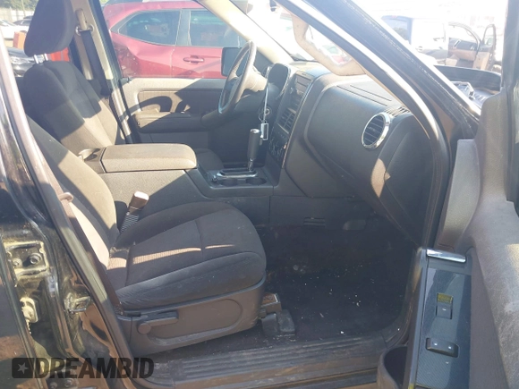 2010 Ford Explorer XLT z VIN 1FMEU7DEXAUA92958, wystawiony jako IAAI lot #42560339 z przebiegiem 213 329 mil mil oraz . Historia ofert i sprzedaży dostępna na DreamBid. Obrazek 5.