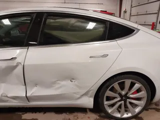 2018 Tesla Model 3 Long Range Battery with VIN 5YJ3E1EB5JF084446, listed as a IAAI auction lot 41209852 with 70,125 mi miles and . Bid and sale history available at DreamBid. Image 21.