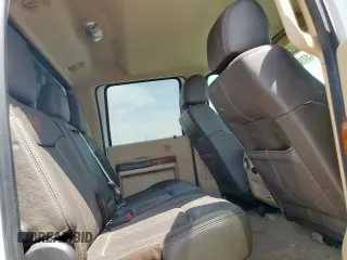 2015 Ford F-250 Lariat z VIN 1FT7W2BT5FED51952, wystawiony jako Copart lot #57121025 z przebiegiem 174 811 mil mil oraz Szkoda całkowita • Salvage title. Historia ofert i sprzedaży dostępna na DreamBid. Obrazek 10.
