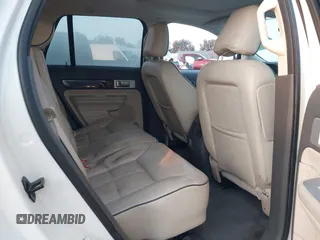 2008 Lincoln MKX z VIN 2LMDU68C98BJ11860, wystawiony jako IAAI lot #42076339 z przebiegiem 136 889 mil mil oraz . Historia ofert i sprzedaży dostępna na DreamBid. Obrazek 8.