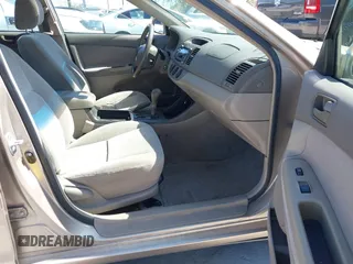 2002 Toyota Camry XLE z VIN 4T1BF30K82U018974, wystawiony jako IAAI lot #41712857 z przebiegiem 236 353 mil mil oraz . Historia ofert i sprzedaży dostępna na DreamBid. Obrazek 5.