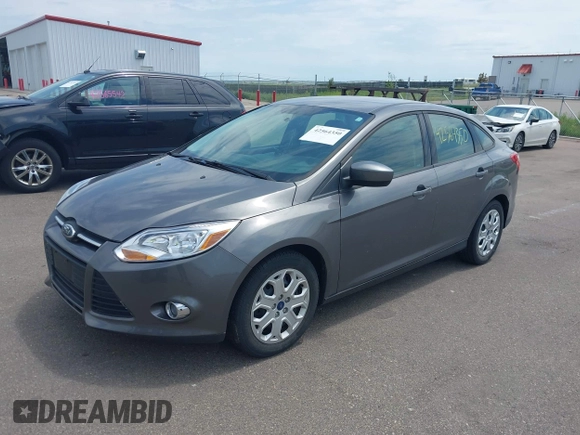 2012 Ford Focus SE z VIN 1FAHP3F21CL463413, wystawiony jako IAAI lot #42564350 z przebiegiem 115 849 mil mil oraz . Historia ofert i sprzedaży dostępna na DreamBid. Obrazek 2.