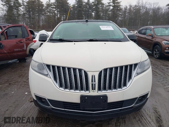 2013 Lincoln MKX with VIN 2LMDJ8JK8DBL23732, listed as a IAAI auction lot 41670920 with 103,782 mi miles. Bid and sale history available at carsss.com. Image 12.