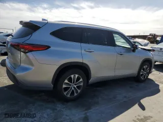 2021 Toyota Highlander XLE with VIN 5TDGZRAH0MS528394, listed as a Copart auction lot 49130275 with 67,167 mi miles and Salvage Title. Bid and sale history available at carsss.com. Image 3.