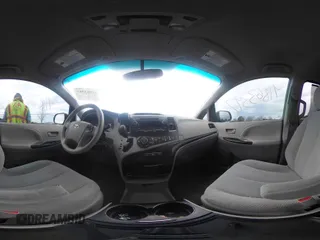 2014 Toyota Sienna LE AAS z VIN 5TDKK3DC2ES519967, wystawiony jako IAAI lot #41863397 z przebiegiem 124 130 mil mil oraz . Historia ofert i sprzedaży dostępna na DreamBid. Obrazek 18.