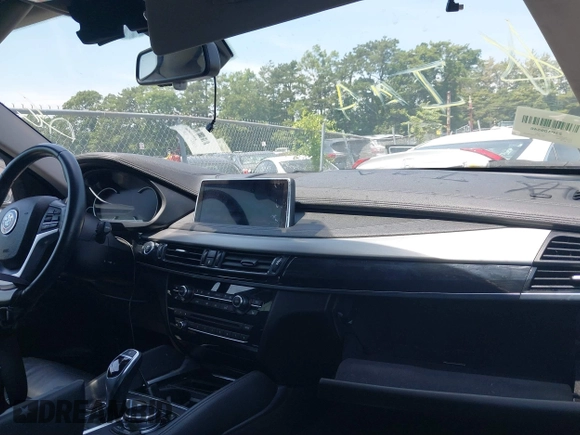 2016 BMW X6 xDrive35i z VIN 5UXKU2C5XG0N83220, wystawiony jako IAAI lot #39197569 z przebiegiem Nie podano mil oraz . Historia ofert i sprzedaży dostępna na DreamBid. Obrazek 5.
