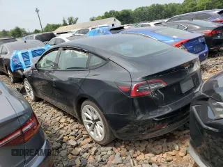 2022 Tesla Model 3 z VIN 5YJ3E1EA3NF288398, wystawiony jako Copart lot #50252735 z przebiegiem 89 968 mil mil oraz Szkoda całkowita • Salvage title. Historia ofert i sprzedaży dostępna na DreamBid. Obrazek 2.