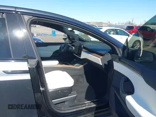 2022 Tesla Model X with VIN 7SAXCDE52NF345835, listed as a IAAI auction lot 41823522 with 24,401 mi miles and . Bid and sale history available at DreamBid. Image 5.