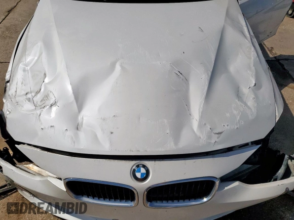 2013 BMW 3 Series 328i xDrive z VIN WBA3B3C56DJ811038, wystawiony jako Copart lot #55895825 z przebiegiem 111 090 mil mil oraz Czysty tytuł • Clean title. Historia ofert i sprzedaży dostępna na DreamBid. Obrazek 11.