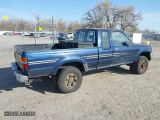 1991 Toyota 4WD Pickups DLX with VIN JT4VN13D7M5041018, listed as a IAAI auction lot 41995358 with 199,441 mi miles. Bid and sale history available at carsss.com. Image 4.