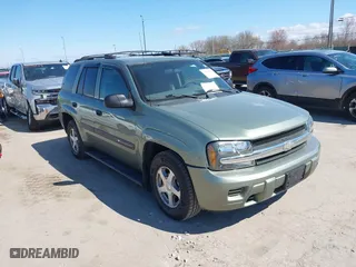 2004 Chevrolet TrailBlazer LS with VIN 1GNDT13S442359669, listed as a IAAI auction lot 42049642 with 111,817 mi miles. Bid and sale history available at carsss.com. Image 1.