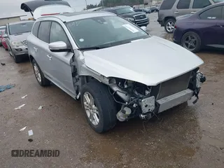 2016 Volvo XC60 T5 Drive-E Premier with VIN YV440MDK0G2826671, listed as a IAAI auction lot 41466201 with 81,659 mi miles. Bid and sale history available at carsss.com. Image 1.