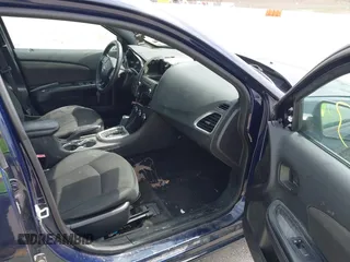 2014 Dodge Avenger SE z VIN 1C3CDZABXEN161671, wystawiony jako IAAI lot #41985833 z przebiegiem 127 326 mil mil oraz . Historia ofert i sprzedaży dostępna na DreamBid. Obrazek 5.