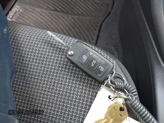 2019 Volkswagen Beetle S с VIN 3VWFD7AT0KM720833, выставлен на аукционе IAAI как лот 40231743 с пробегом 38 227 миль миль и . История ставок и продаж доступна на DreamBid. Изображение 11.