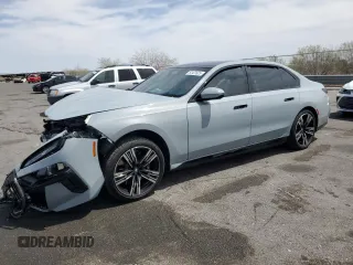 2024 BMW i7 xDrive60 z VIN WBY53EJ04RCR17588, wystawiony jako Copart lot #52423625 z przebiegiem 4453 mil mil oraz Szkody całkowita. Historia ofert i sprzedaży dostępna na DreamBid. Obrazek 1.
