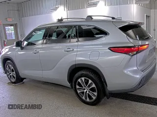 2021 Toyota Highlander XLE with VIN 5TDHZRBH0MS558143, listed as a IAAI auction lot 42859323 with 41,722 mi miles and . Bid and sale history available at DreamBid. Image 28.