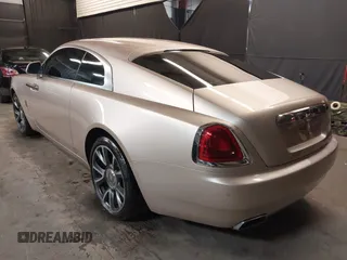 2019 Rolls-Royce Wraith z VIN SCA665C53KUX87266, wystawiony jako IAAI lot #41918222 z przebiegiem 42 388 mil mil oraz . Historia ofert i sprzedaży dostępna na DreamBid. Obrazek 3.