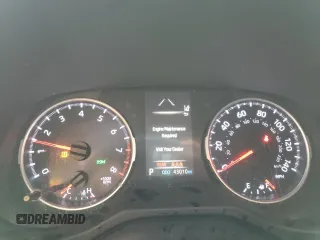 2020 Toyota RAV4 XLE with VIN 2T3W1RFV0LW084934, listed as a Copart auction lot 65985795 with 43,010 mi miles and Salvage title. Bid and sale history available at DreamBid. Image 9.