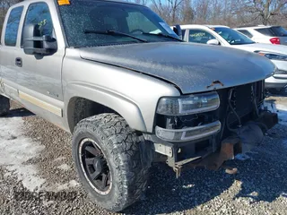 2001 Chevrolet Silverado 2500 with VIN 1GCGK29U21Z121197, listed as a IAAI auction lot 41426355 with 287,575 mi miles. Bid and sale history available at carsss.com. Image 14.
