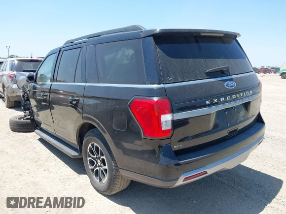2024 Ford Expedition XLT with VIN 1FMJU1H8XREA41871, listed as a IAAI auction lot 42033644 with 44,450 mi miles. Bid and sale history available at carsss.com. Image 3.