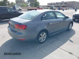 2013 Volkswagen Jetta Hybrid SE with VIN 3VW637AJ3DM305798, listed as a IAAI auction lot 42736297 with 156,972 mi miles and . Bid and sale history available at DreamBid. Image 4.