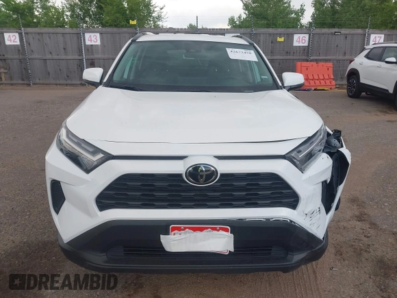 2024 Toyota RAV4 XLE with VIN 2T3P1RFV2RW454181, listed as a IAAI auction lot 42673458 with 31,803 mi miles and . Bid and sale history available at DreamBid. Image 12.