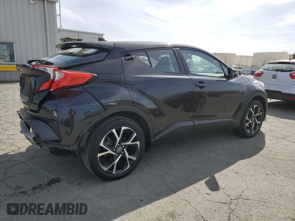 2018 Toyota C-HR XLE z VIN NMTKHMBXXJR024077, wystawiony jako Copart lot #53398025 z przebiegiem 97 079 mil mil oraz Szkoda całkowita • Salvage title. Historia ofert i sprzedaży dostępna na DreamBid. Obrazek 3.