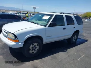 2004 Chevrolet Blazer LS z VIN 1GNDT13XX4K139559, wystawiony jako IAAI lot #42126705 z przebiegiem 197 460 mil mil oraz . Historia ofert i sprzedaży dostępna na DreamBid. Obrazek 12.