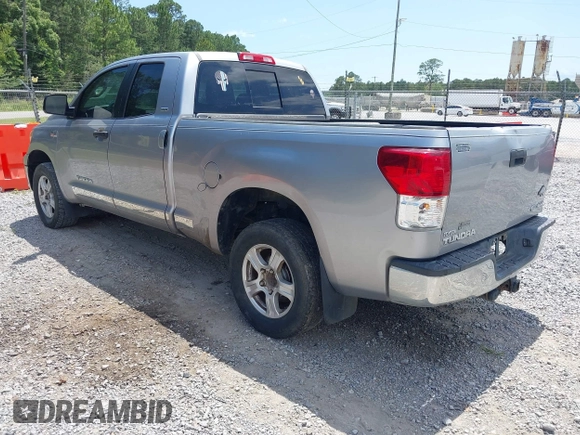 2010 Toyota Tundra z VIN 5TFUW5F16AX119032, wystawiony jako IAAI lot #42442454 z przebiegiem 221 804 mil mil oraz . Historia ofert i sprzedaży dostępna na DreamBid. Obrazek 3.