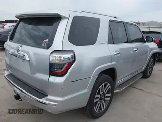 2017 Toyota 4Runner SR5 z VIN JTEBU5JR3H5427660, wystawiony jako IAAI lot #42477925 z przebiegiem 95 815 mil mil oraz . Historia ofert i sprzedaży dostępna na DreamBid. Obrazek 4.