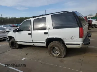 1998 Chevrolet Tahoe z VIN 1GNEK13R7WJ340188, wystawiony jako Copart lot #52177815 z przebiegiem 217 850 mil mil oraz Szkody całkowita. Historia ofert i sprzedaży dostępna na DreamBid. Obrazek 2.
