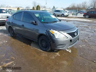 2016 Nissan Versa SV with VIN 3N1CN7AP0GL917913, listed as a IAAI auction lot 41590393 with NaN miles. Bid and sale history available at carsss.com. Image 1.