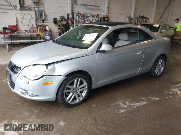 2008 Volkswagen Eos Lux z VIN WVWFA71FX8V004686, wystawiony jako IAAI lot #42256349 z przebiegiem 42 289 mil mil oraz . Historia ofert i sprzedaży dostępna na DreamBid. Obrazek 2.