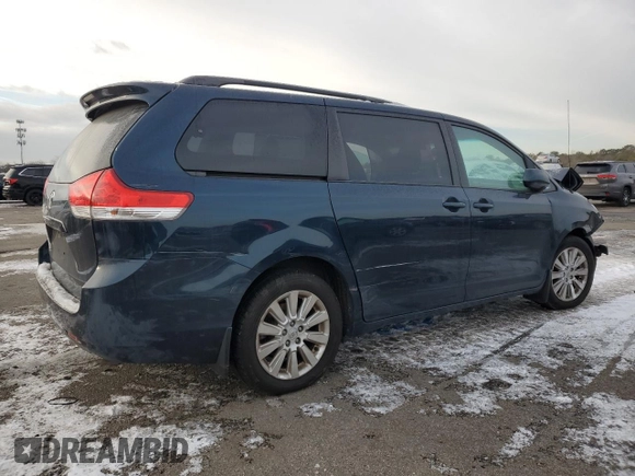2011 Toyota Sienna XLE z VIN 5TDDK3DC2BS023443, wystawiony jako Copart lot #88552205 z przebiegiem Nie podano mil oraz Nie do naprawy • Non repairable. Historia ofert i sprzedaży dostępna na DreamBid. Obrazek 3.