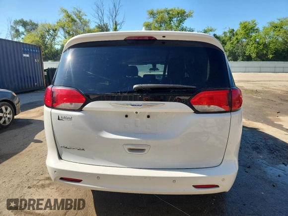 2018 Chrysler Pacifica Touring with VIN 2C4RC1DG0JR168076, listed as a Copart auction lot 62924895 with 125,767 mi miles and Clean title. Bid and sale history available at DreamBid. Image 6.