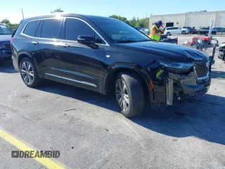 2020 Cadillac XT6 FWD Premium Luxury z VIN 1GYKPCRS7LZ211197, wystawiony jako IAAI lot #42231424 z przebiegiem 57 351 mil mil oraz . Historia ofert i sprzedaży dostępna na DreamBid. Obrazek 1.