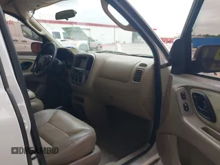 2004 Ford Escape XLT с VIN 1FMCU93194KA79300, выставлен на аукционе IAAI как лот 42445143 с пробегом 200 384 миль миль и . История ставок и продаж доступна на DreamBid. Изображение 5.