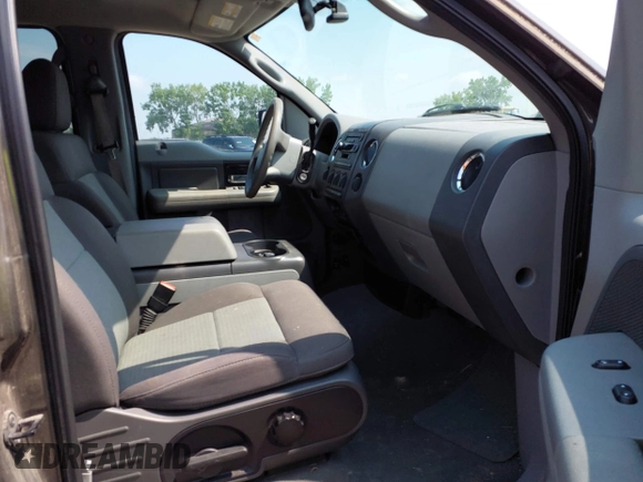 2005 Ford F-150 XLT z VIN 1FTPW14505KE78598, wystawiony jako IAAI lot #42457563 z przebiegiem 84 702 mil mil oraz . Historia ofert i sprzedaży dostępna na DreamBid. Obrazek 5.